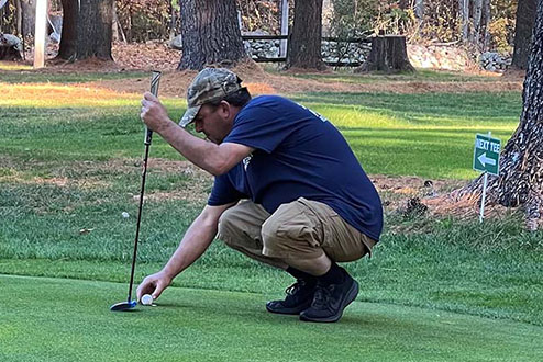 player marks the lie on the green